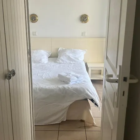 Ocean View - 2 Bedroom - At 50m - Spool Apartment *